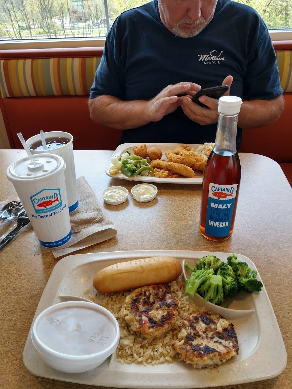 Captain Ds | restaurant | 555 Cummings St, Abingdon, VA 24210, USA | 2767392380 OR +1 276-739-2380