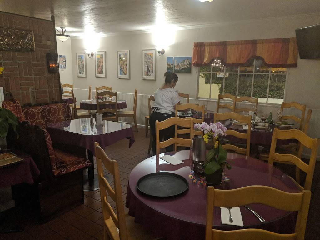 Bertas Latin Cuisine | restaurant | 3928 Twiggs St, San Diego, CA 92110, USA | 6192952343 OR +1 619-295-2343