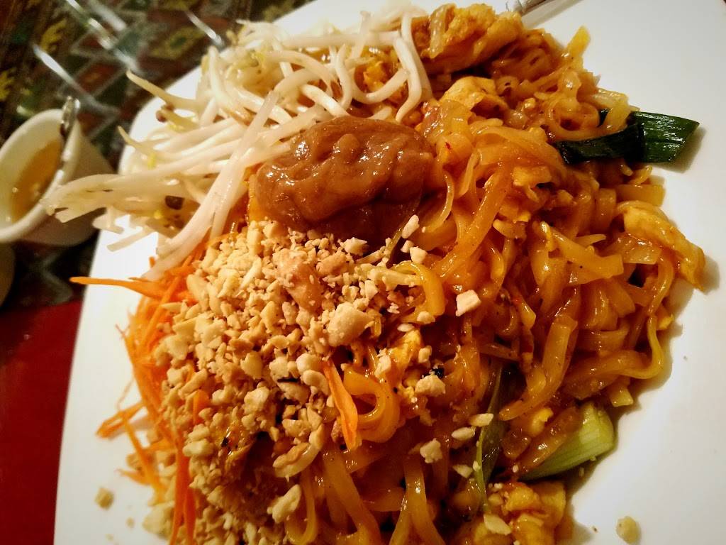 Golden Tusk Thai Cuisine | restaurant | 2210 W Main St, Battle Ground, WA 98604, USA | 3606670888 OR +1 360-667-0888