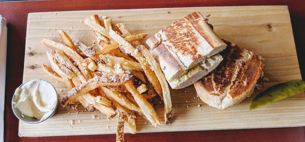 Keepers Quarters | restaurant | 817 S Illinois Ave, Carbondale, IL 62901, USA | 6185290990 OR +1 618-529-0990