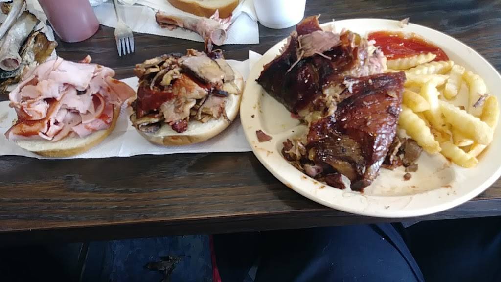 Wyandot Barbeque | restaurant | 7215 W 75th St, Overland Park, KS 66204, USA | 9133410609 OR +1 913-341-0609