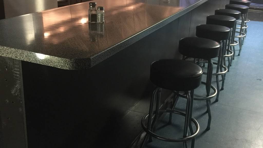 Lindys Famous Hotdogs | restaurant | 6586 Tidewater Dr K, Norfolk, VA 23509, USA | 7578556033 OR +1 757-855-6033