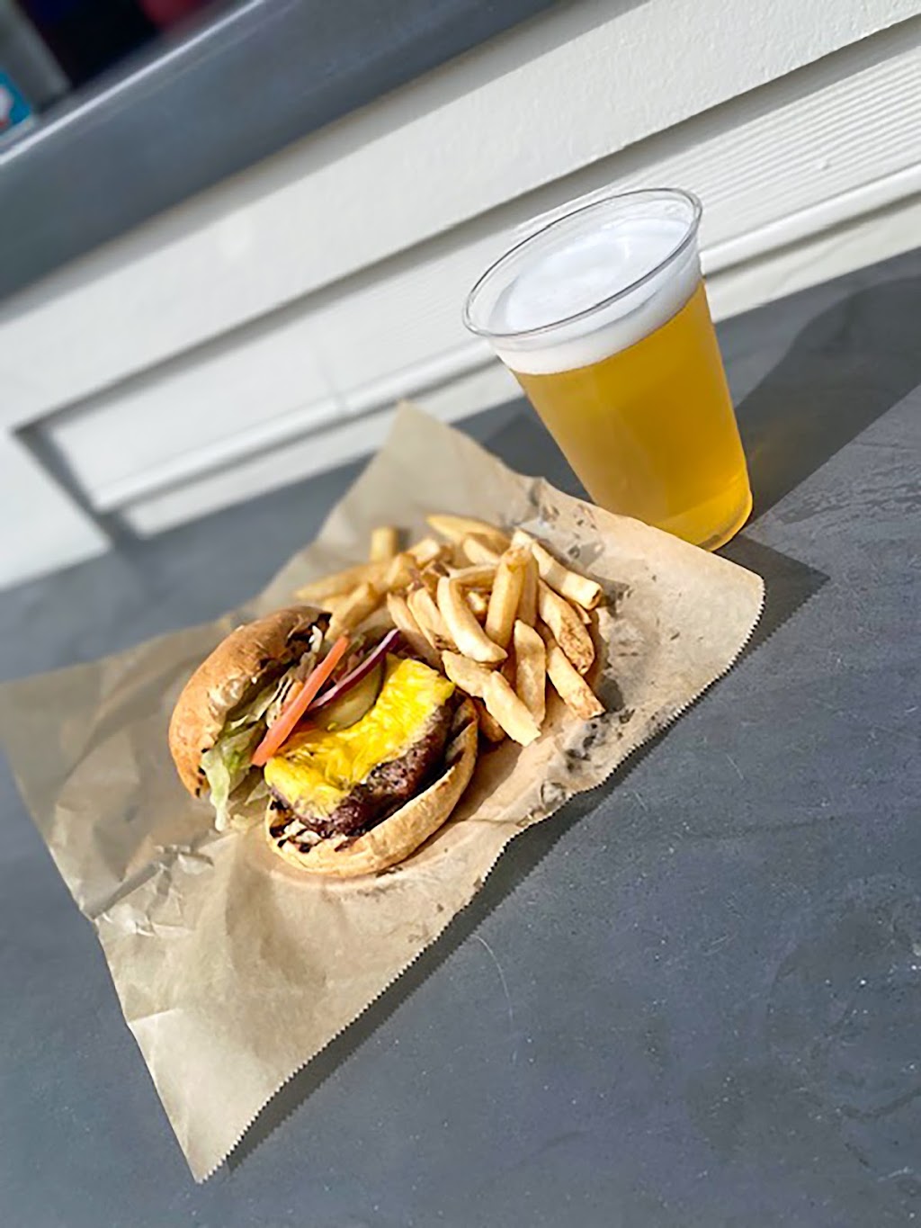 Off the Coast Bar and Grille | restaurant | 1405 N Ocean Blvd, Myrtle Beach, SC 29577, USA | 8432865934 OR +1 843-286-5934