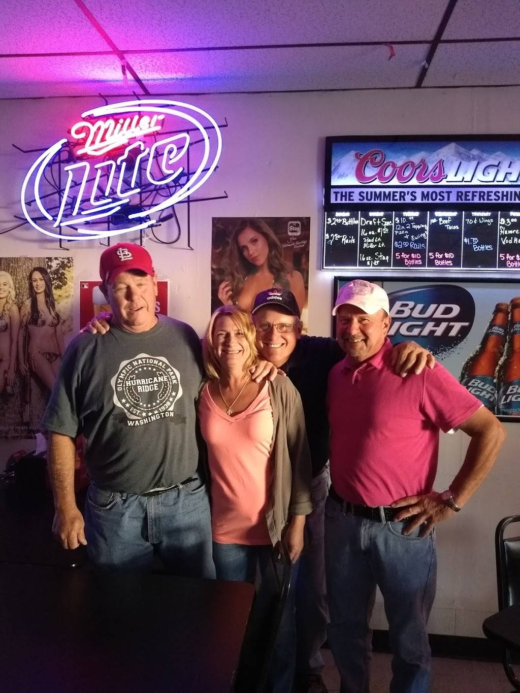 Lucky Joes Cor Bar & Grill | restaurant | 102 S Richland St, Freeburg, IL 62243, USA | 6187100056 OR +1 618-710-0056