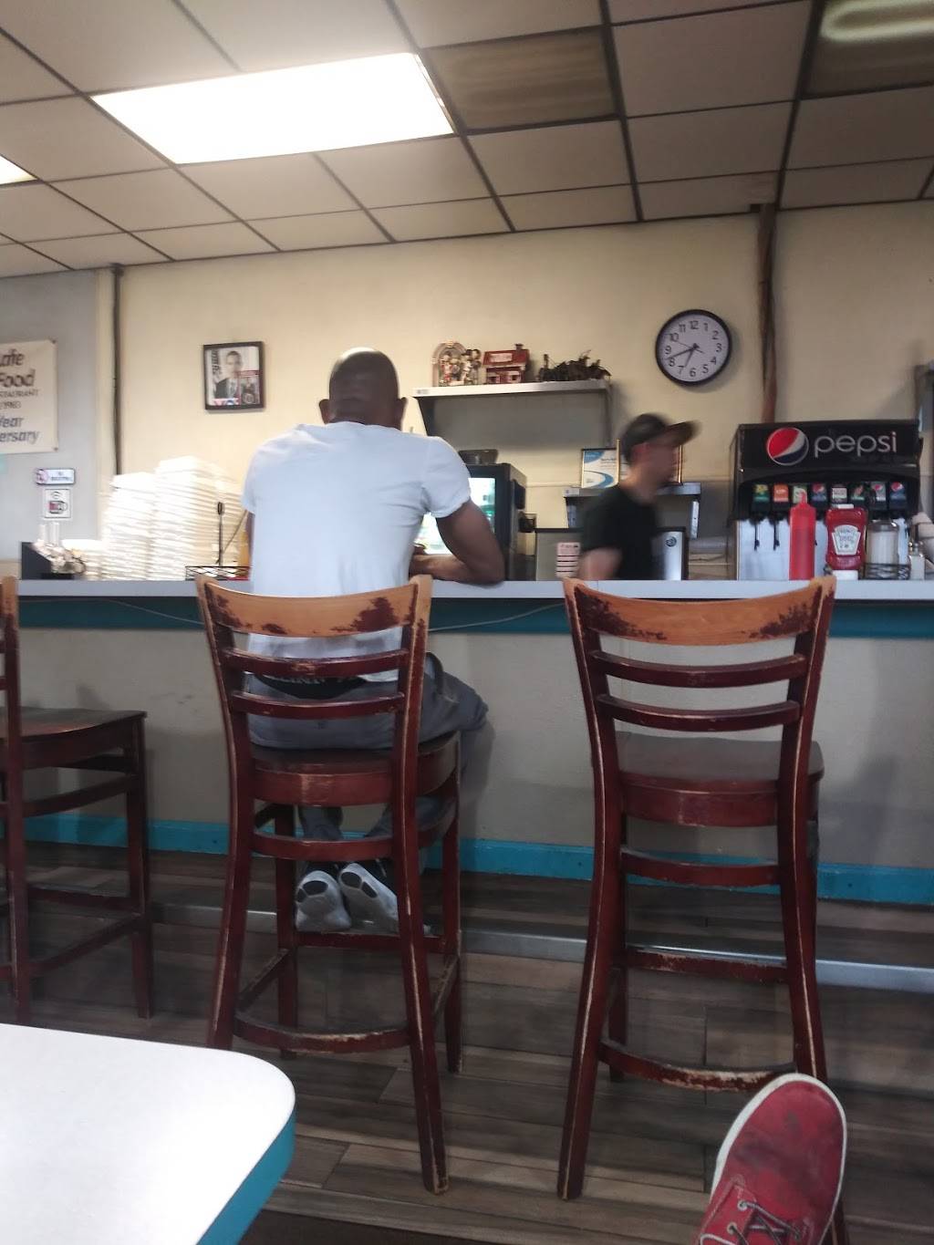 Js Cafe | restaurant | 20853 Grand River Ave, Detroit, MI 48219, USA | 3135337913 OR +1 313-533-7913