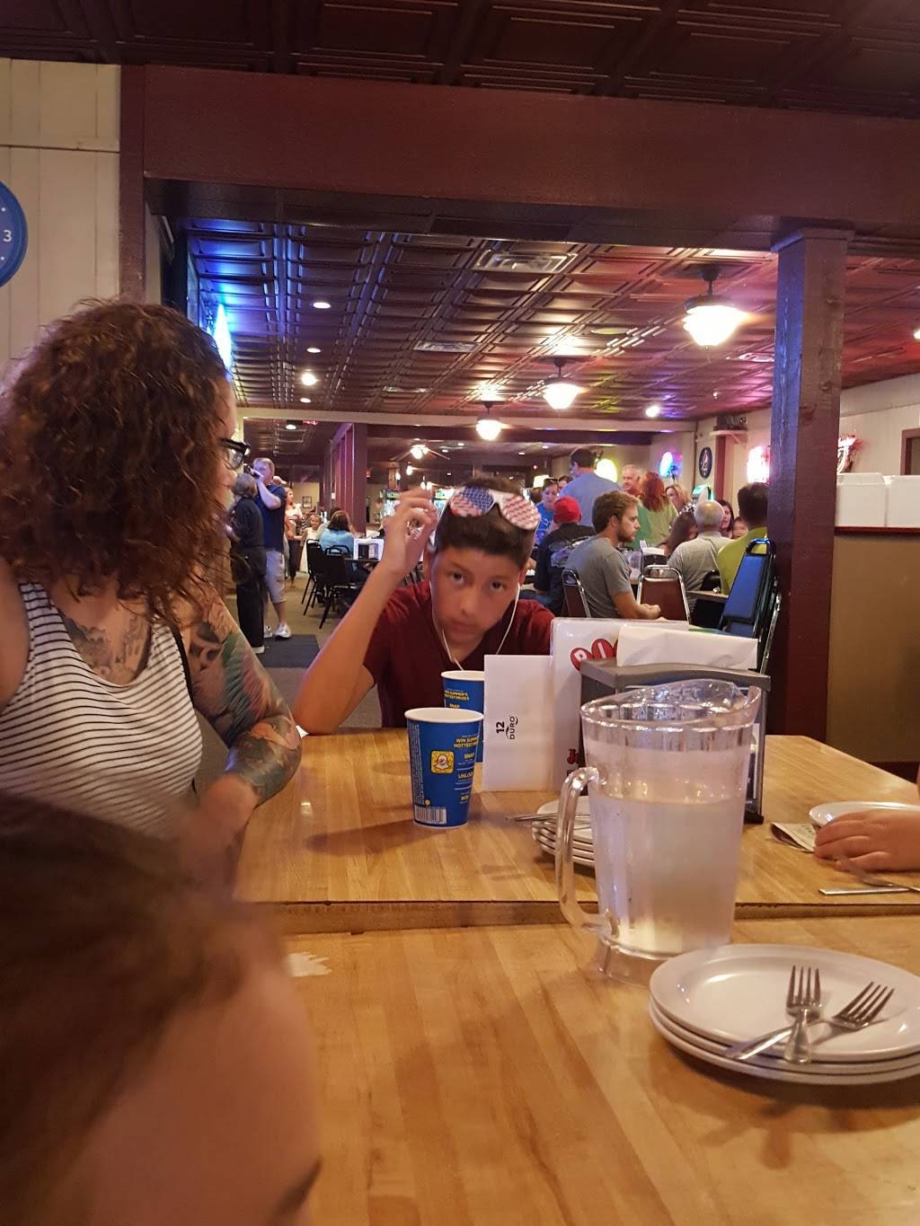 Johnny Sortinos Pizza Parlor | restaurant | 7880 L St, Omaha, NE 68127, USA | 4023395050 OR +1 402-339-5050