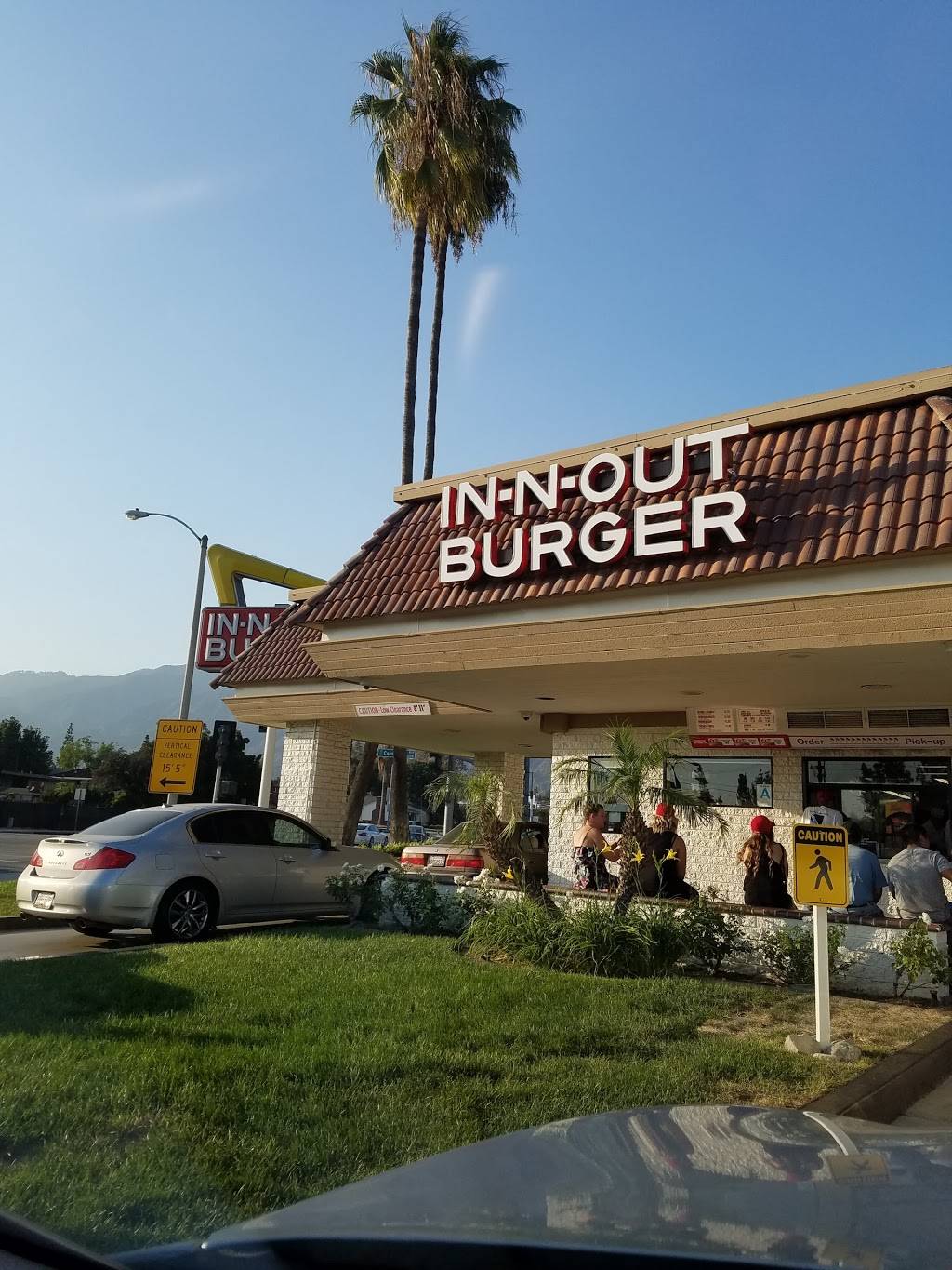 In-N-Out Burger | restaurant | 420 N Santa Anita Ave, Arcadia, CA 91006, USA | 8007861000 OR +1 800-786-1000