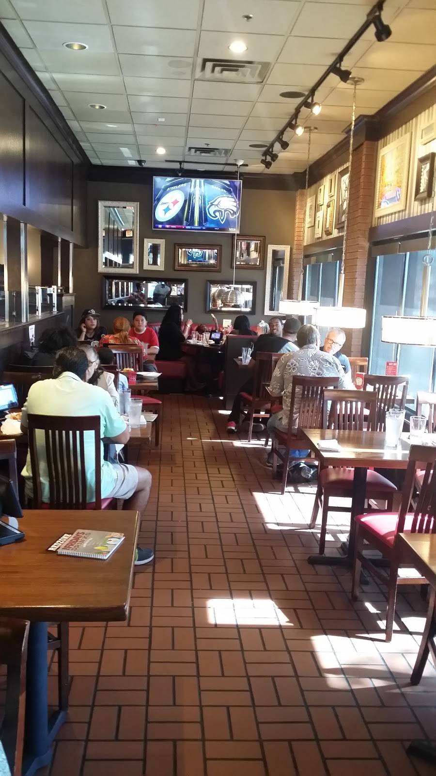 TGI Fridays | restaurant | 6721 La Tijera Blvd, Los Angeles, CA 90045, USA | 3103371143 OR +1 310-337-1143