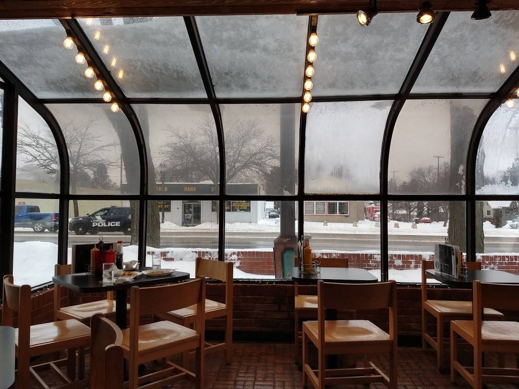 Lee Lees Coney & Grill | restaurant | 2418 E Michigan Ave, Lansing, MI 48912, USA | 5174859779 OR +1 517-485-9779