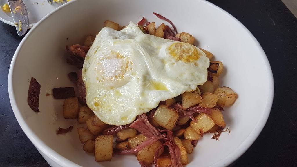 Red Lion Pub | restaurant | 1850 N Water St, Milwaukee, WI 53202, USA | 4144319009 OR +1 414-431-9009