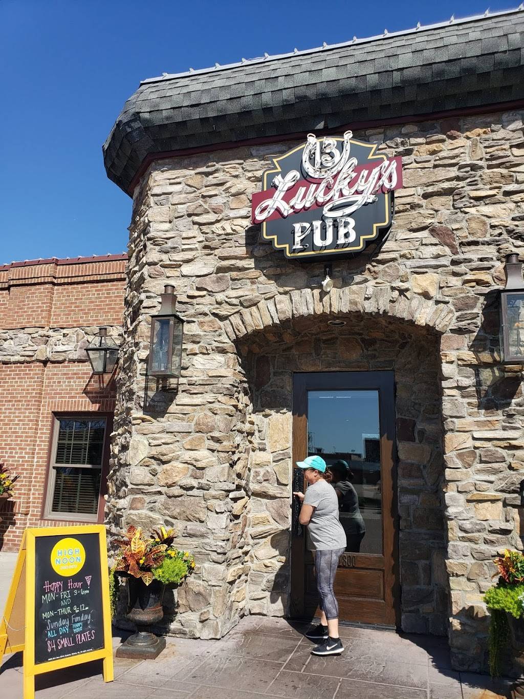 Luckys 13 Pub | restaurant | 1800 American Blvd W, Bloomington, MN 55431, USA | 9524052213 OR +1 952-405-2213