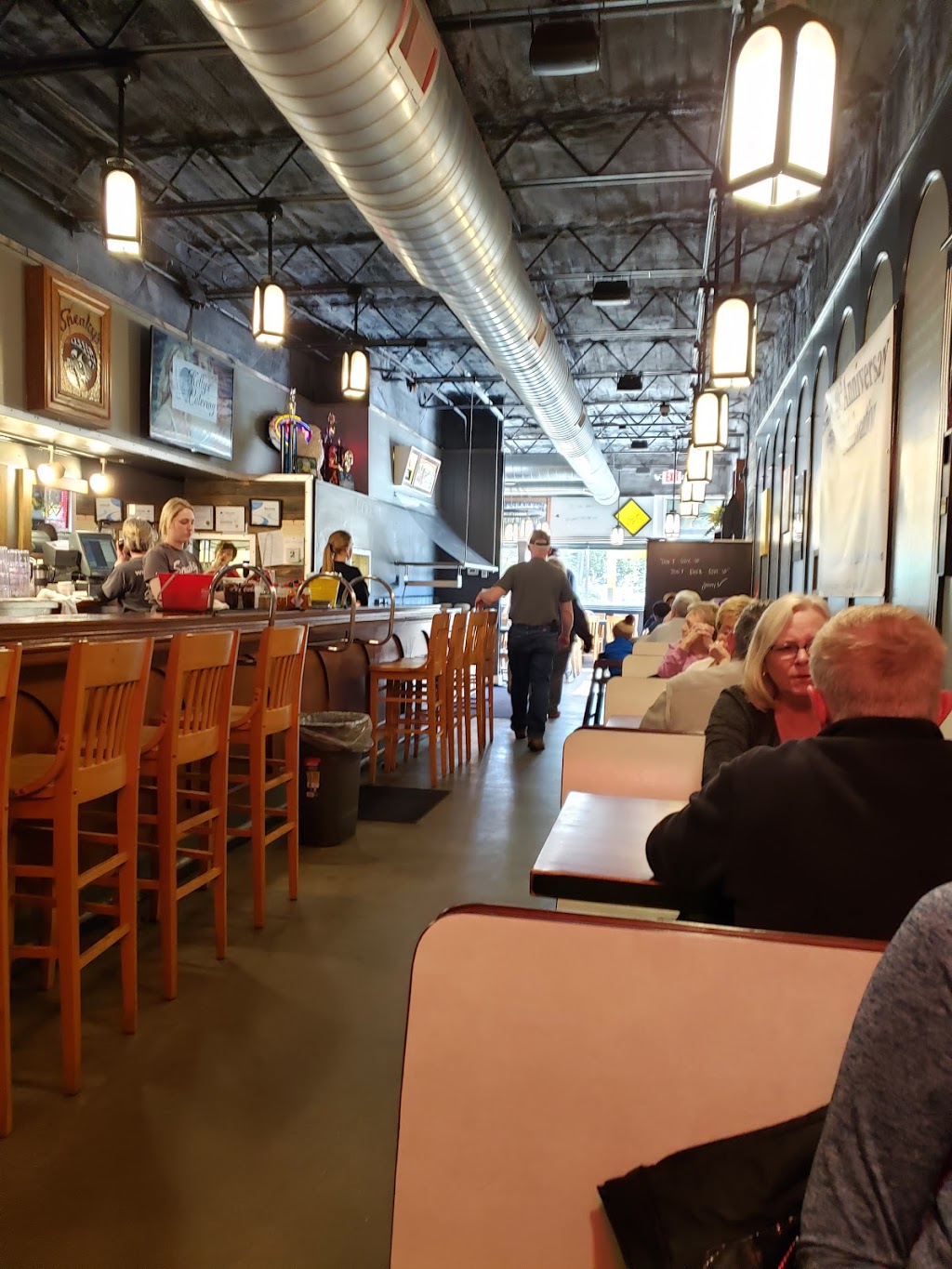 Sneakys Chicken | restaurant | 3711 Gordon Dr, Sioux City, IA 51106, USA | 7122520522 OR +1 712-252-0522