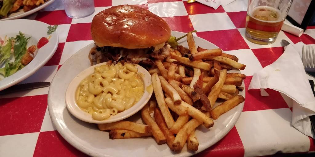 Sassys Red House | restaurant | 708 N College Ave, Fayetteville, AR 72701, USA | 4798566366 OR +1 479-856-6366