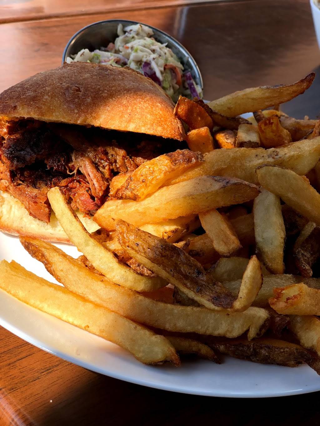 Moonshine BBQ Smokehouse | restaurant | 806 Main St E, Hawkesbury, ON K6A 1B6, Canada | 6136322228 OR +1 613-632-2228