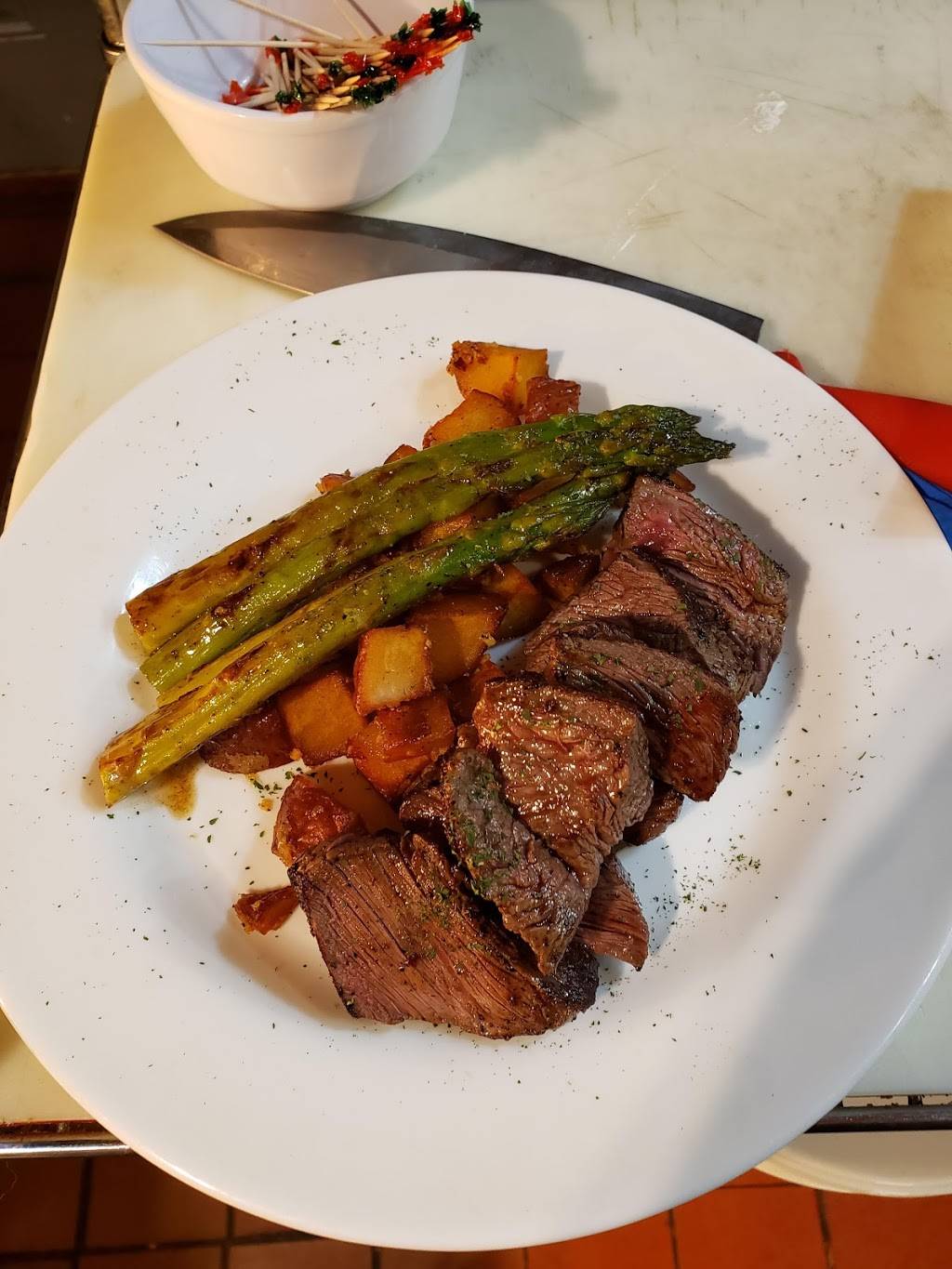 Pour Girls | restaurant | 17 E Queens Way, Hampton, VA 23669, USA | 7572245829 OR +1 757-224-5829