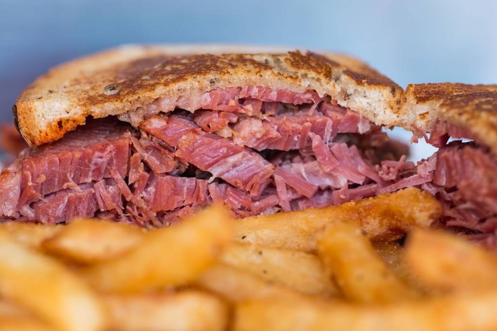 Jakes Deli North | meal delivery | 1634 W North Ave, Milwaukee, WI 53205, USA | 4145621272 OR +1 414-562-1272