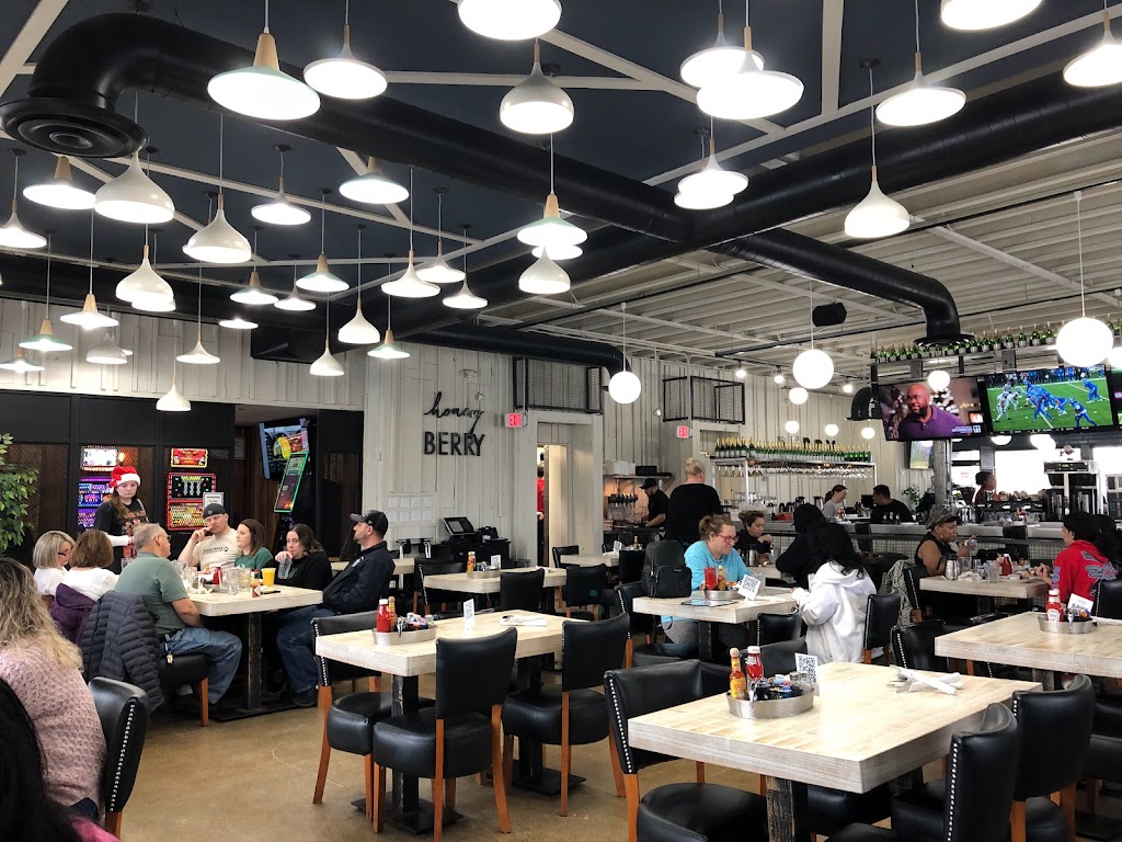 Honey Berry Pancakes and Cafe | restaurant | 451 N Commons Dr, Aurora, IL 60504, USA | 6308960333 OR +1 630-896-0333