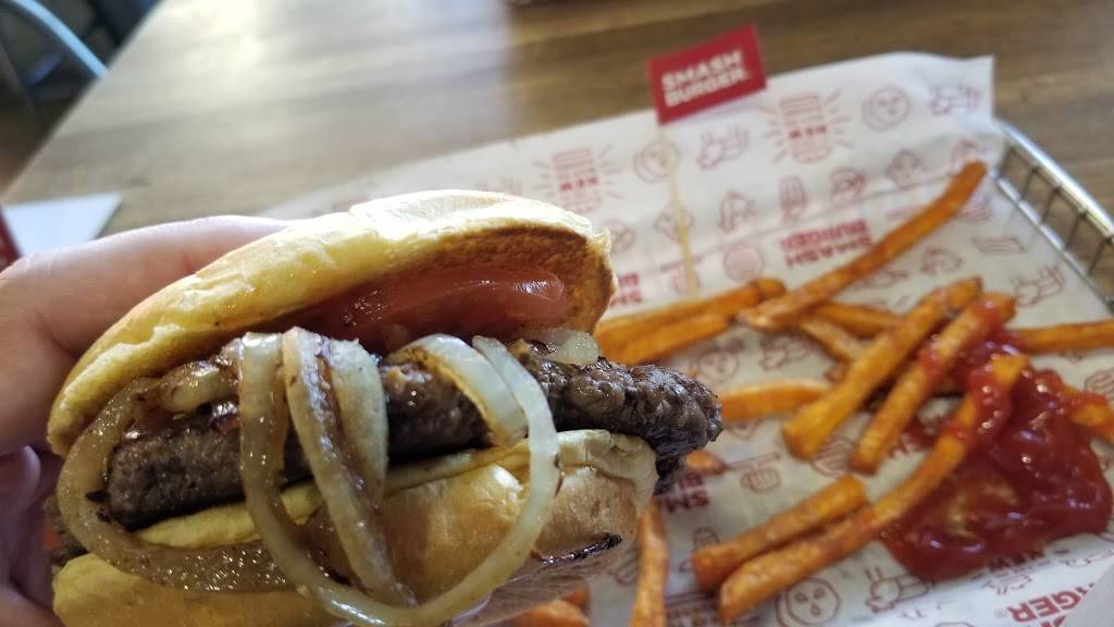 Smashburger | restaurant | 4097 Jericho Turnpike, East Northport, NY 11731, USA | 6314868309 OR +1 631-486-8309