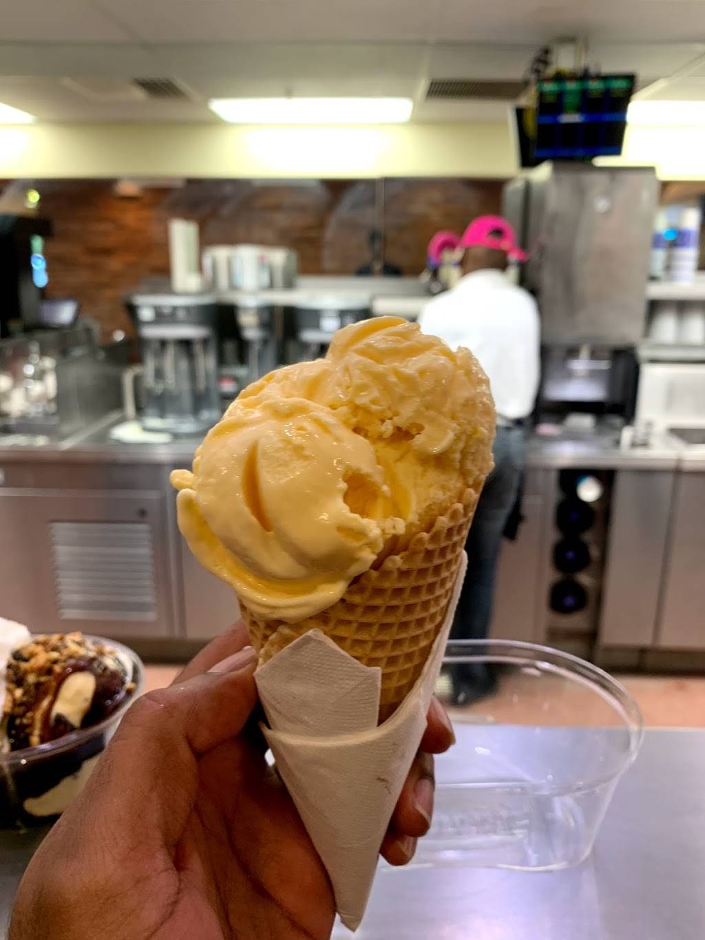 Braums Ice Cream & Burger Restaurant | restaurant | 2680 Main St, Frisco, TX 75033, USA | 2148721056 OR +1 214-872-1056