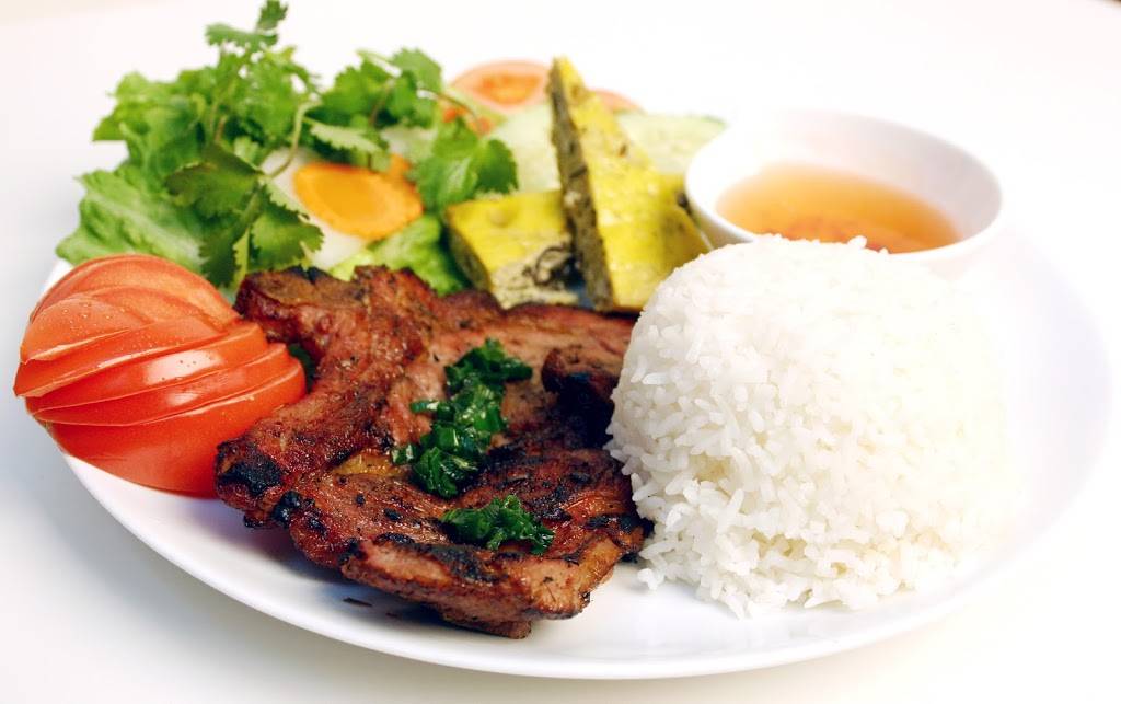 Pho Deluxe Arlington | restaurant | 2300 Clarendon Blvd, Arlington, VA 22201, USA | 5715512087 OR +1 571-551-2087