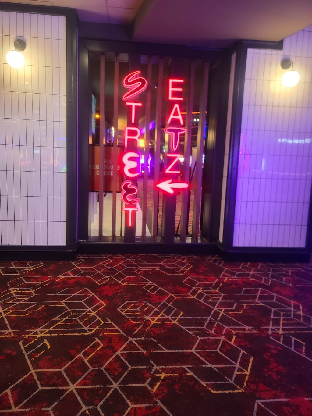 Street Eatz | restaurant | 1721 W Canal St, Milwaukee, WI 53233, USA | 4142171888 OR +1 414-217-1888