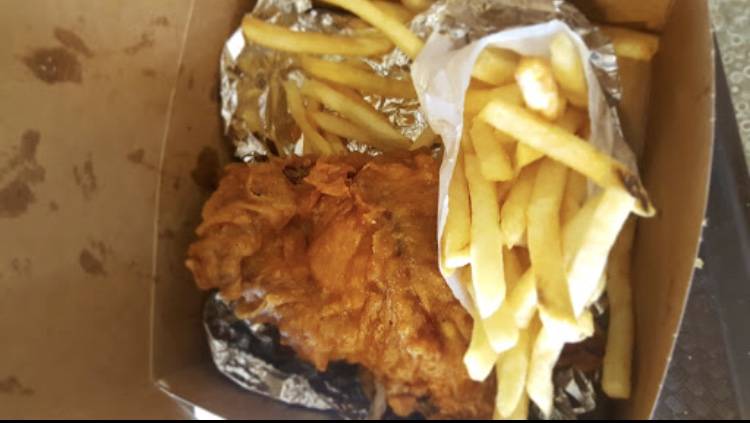 Woodys Drive-In | restaurant | 110 Northport Dr, Godfrey, IL 62035, USA | 6184667840 OR +1 618-466-7840