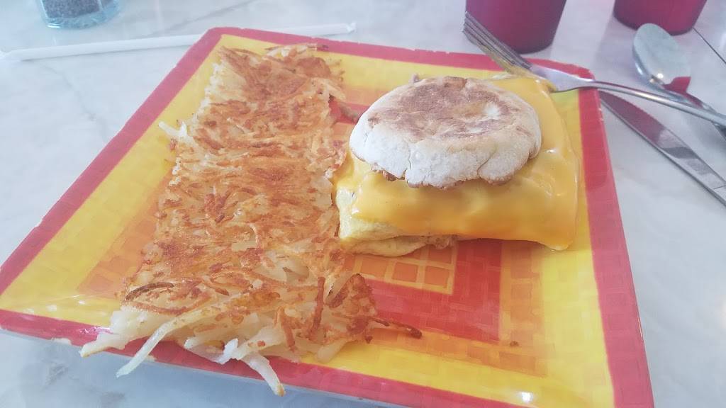 Howies Restaurant | restaurant | 230 W Munroe Ave, Wisconsin Dells, WI 53965, USA | 6082542076 OR +1 608-254-2076