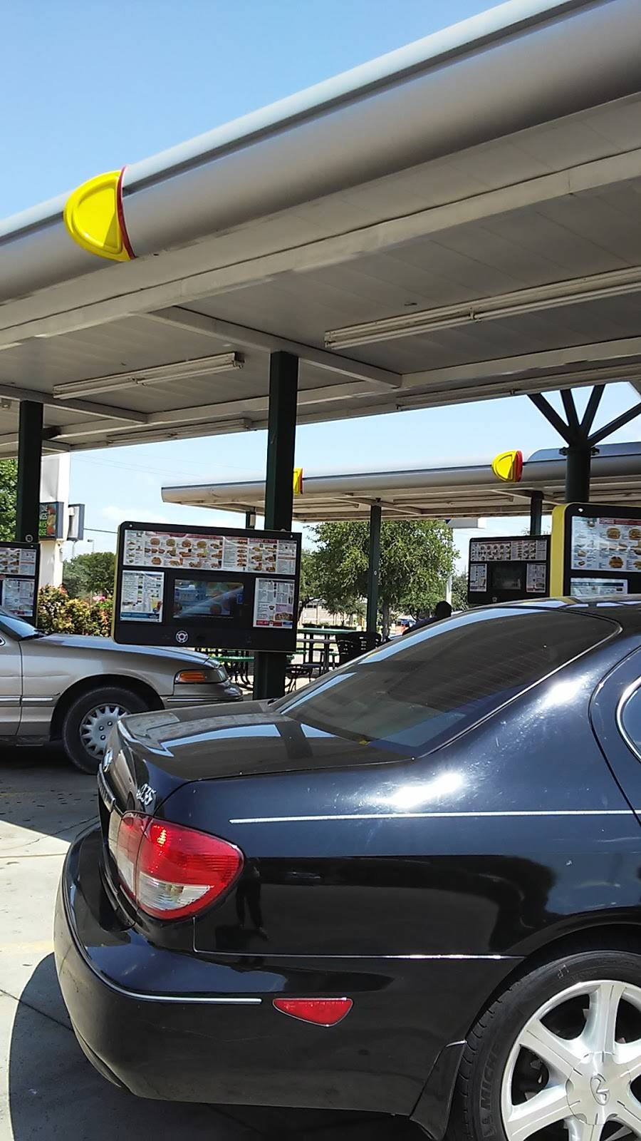 Sonic Drive-In | restaurant | 2960 W Wheatland Rd, Dallas, TX 75237, USA | 9727094677 OR +1 972-709-4677