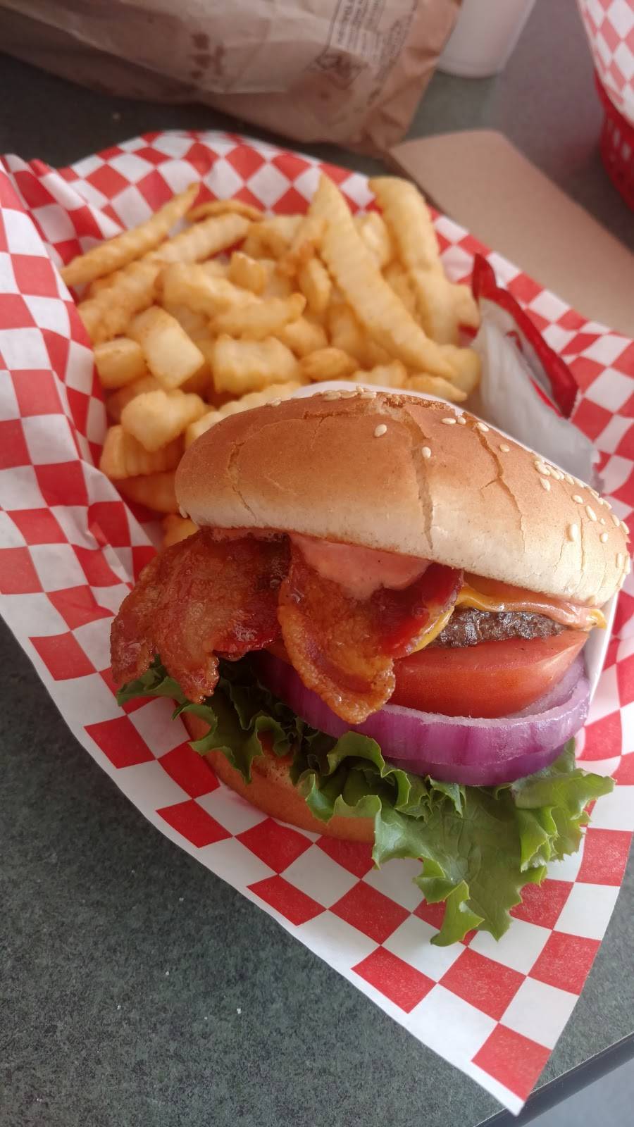 The Burger Rush | restaurant | 2703 E Foothill Blvd, Rialto, CA 92376, USA | 9099905931 OR +1 909-990-5931
