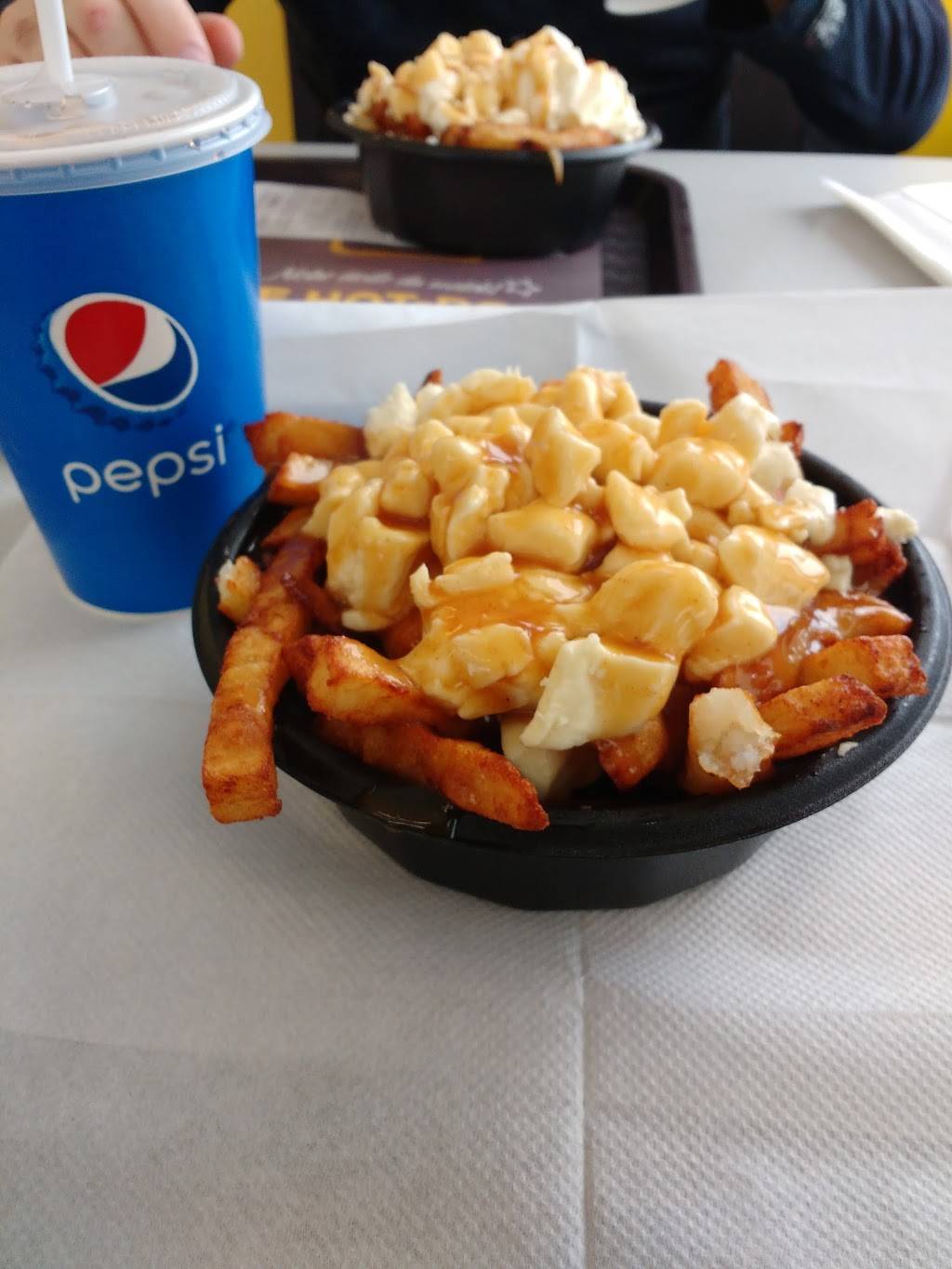 Le Petit Québec | restaurant | 2090 Boulevard Saint-Joseph, Drummondville, QC J2B 5L4, Canada | 8194782444 OR +1 819-478-2444