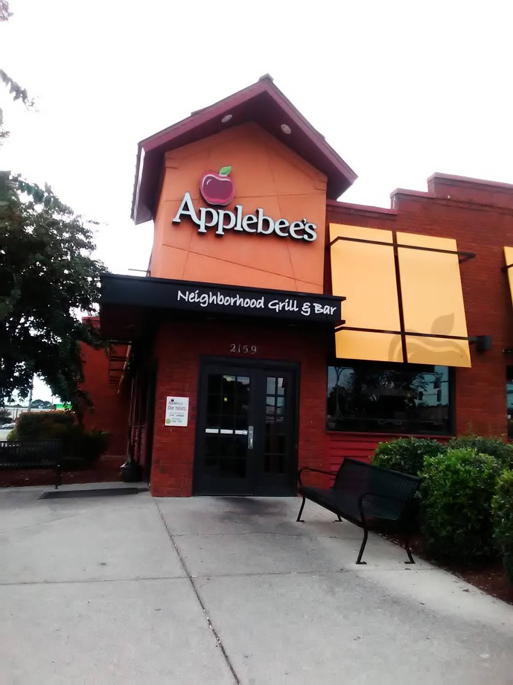 Applebees Grill + Bar | restaurant | 2159 Coliseum Dr, Hampton, VA 23666, USA | 7578388460 OR +1 757-838-8460