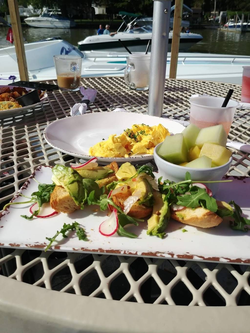 Chagrin Tavern | restaurant | 196 E Island Dr, Eastlake, OH 44095, USA | 4405404199 OR +1 440-540-4199