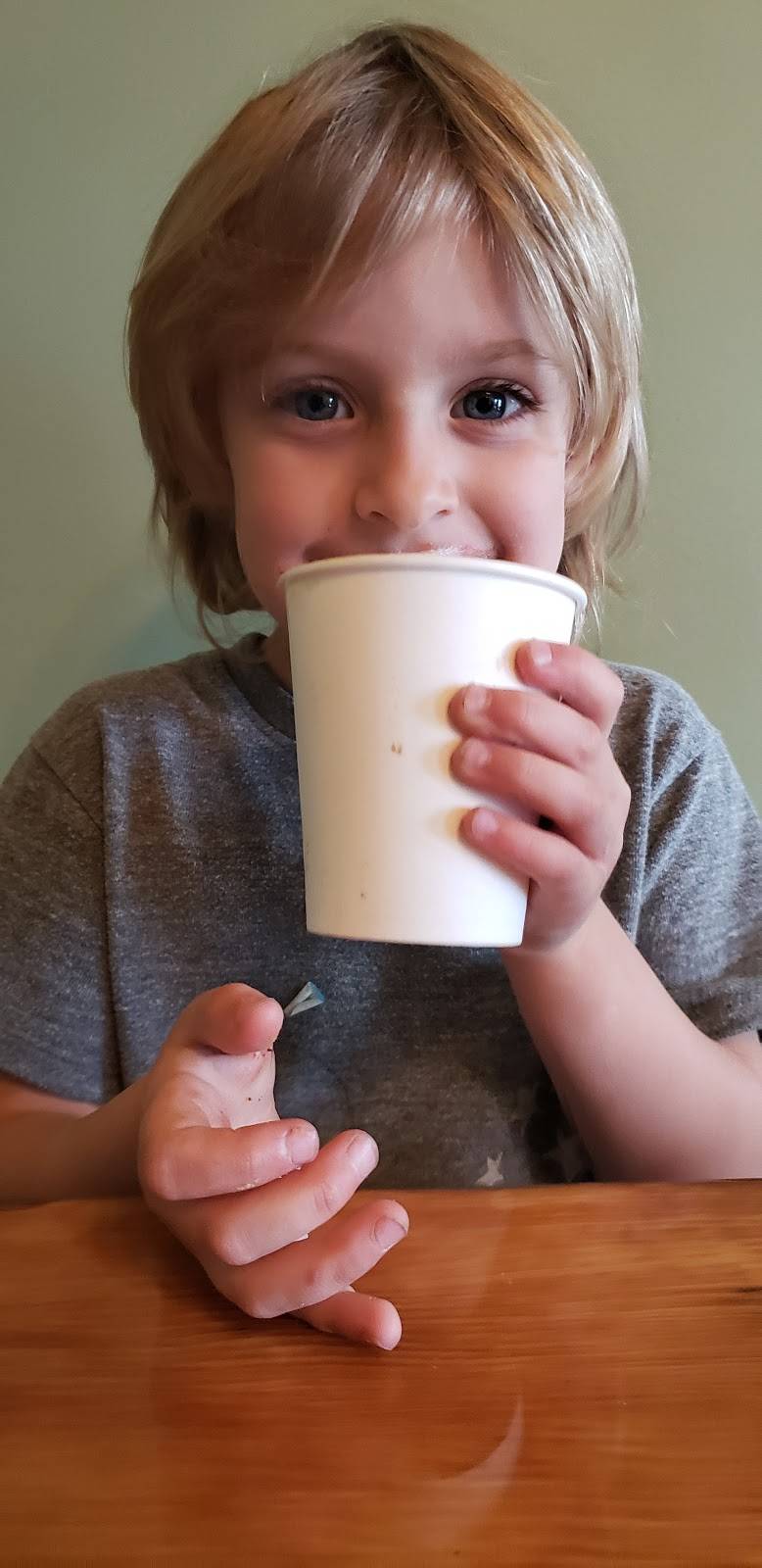 Giant Rock Meeting Room & Coffee House | bakery | 1141 Old Woman Springs Rd unit a, Yucca Valley, CA 92284, USA | 4422721472 OR +1 442-272-1472