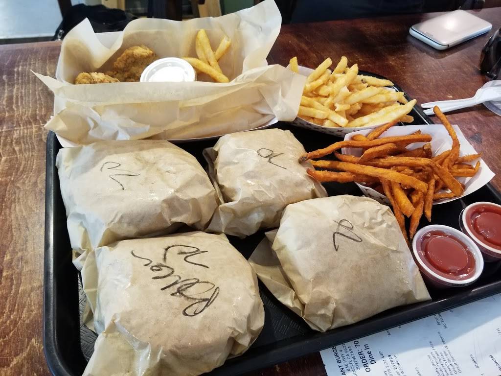 Giant Burger | restaurant | 846 CA-4, Arnold, CA 95223, USA | 2097951594 OR +1 209-795-1594