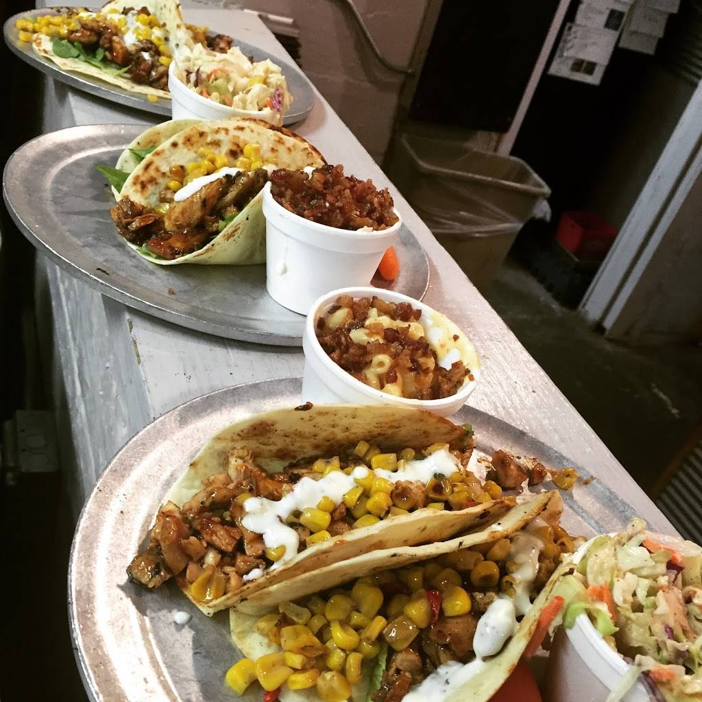 Smokin Thighs | restaurant | 611 Wedgewood Ave, Nashville, TN 37203, USA | 6156012582 OR +1 615-601-2582