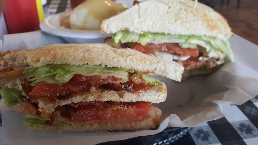 Vs Restaurant & Brewpub | restaurant | 3461 Main St, Keokuk, IA 52632, USA | 3193138384 OR +1 319-313-8384