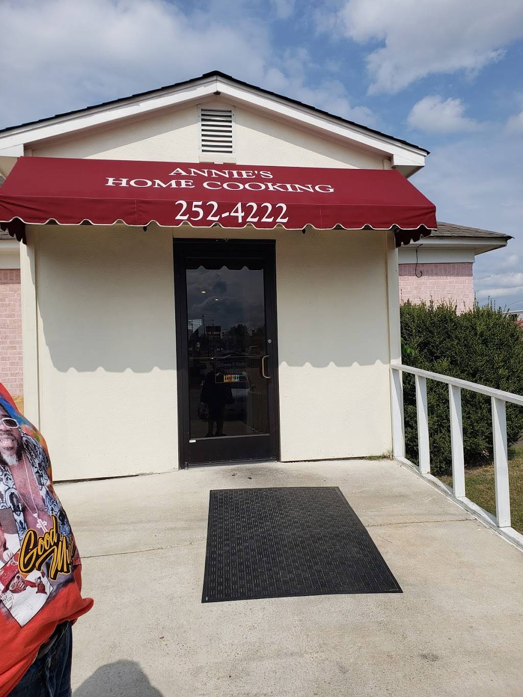 Annie’s Home Cooking | restaurant | 200 N Memphis St, Holly Springs, MS 38635, USA | 6622524222 OR +1 662-252-4222