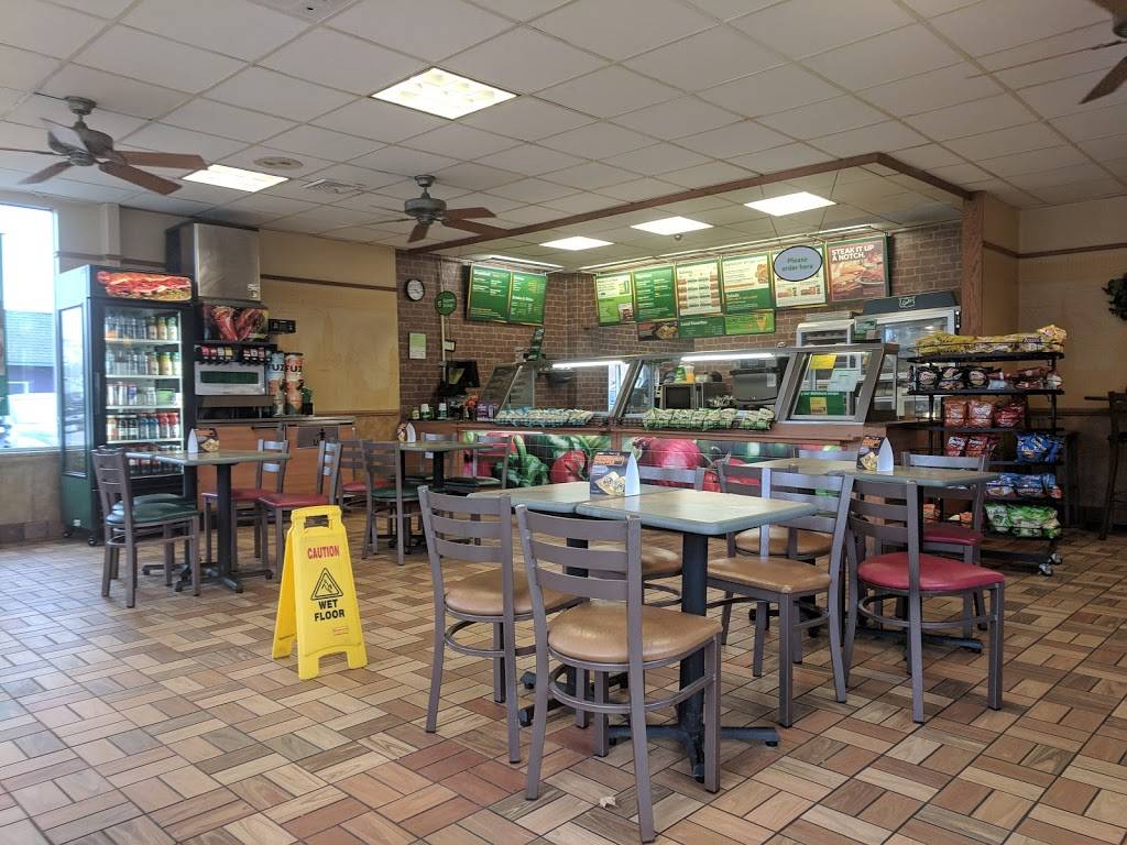 Subway Restaurants | restaurant | 323 S Oak St, Fortville, IN 46040, USA | 3174854177 OR +1 317-485-4177