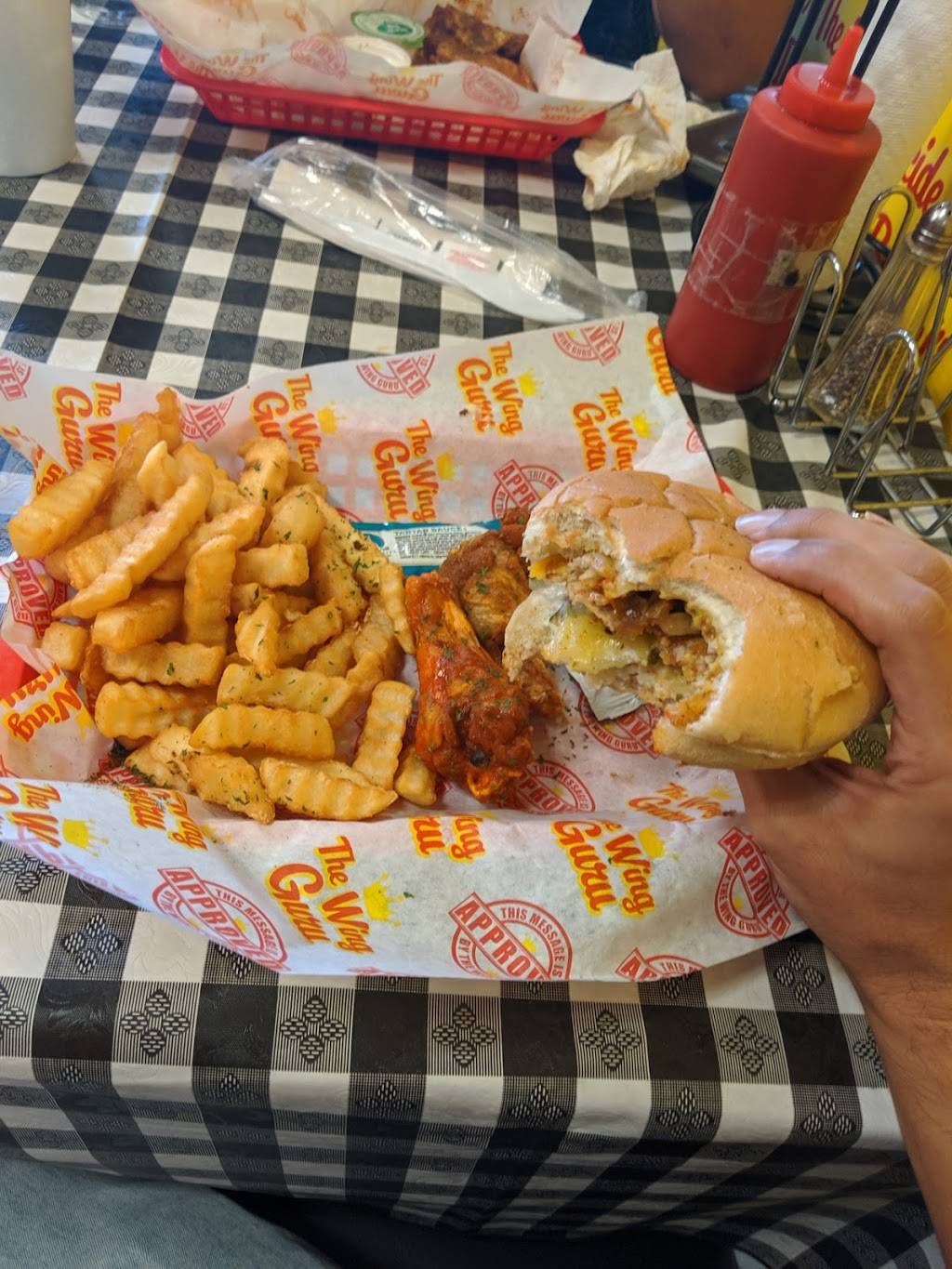 The Wing Guru Bartlett | restaurant | 7199 Stage Rd, Memphis, TN 38133, USA | 9015098845 OR +1 901-509-8845