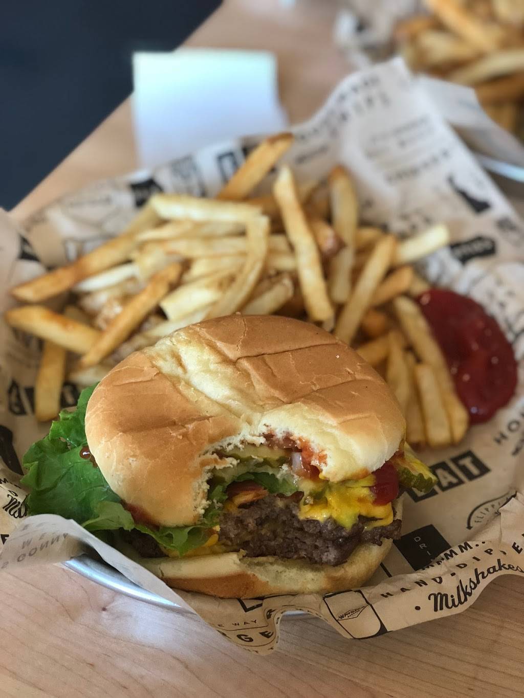 Wayback Burgers | restaurant | 6290 University Dr NW Suite F, Huntsville, AL 35806, USA | 2565329009 OR +1 256-532-9009