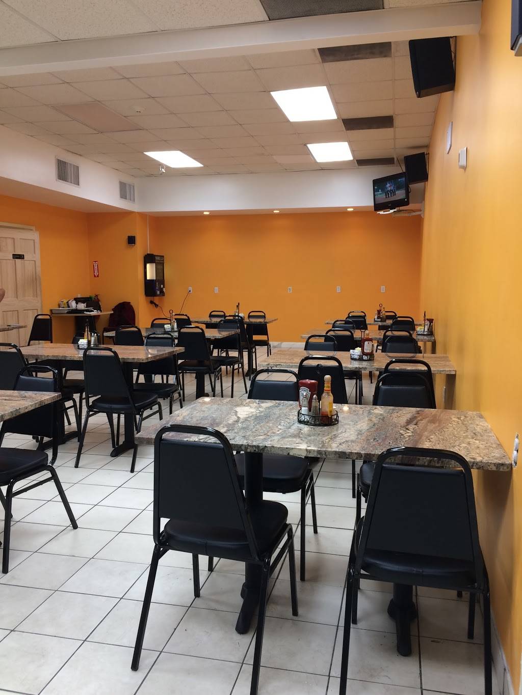 La Fuente | restaurant | 5701 Columbia Park Rd, Landover, MD 20785, USA | 2408253191 OR +1 240-825-3191