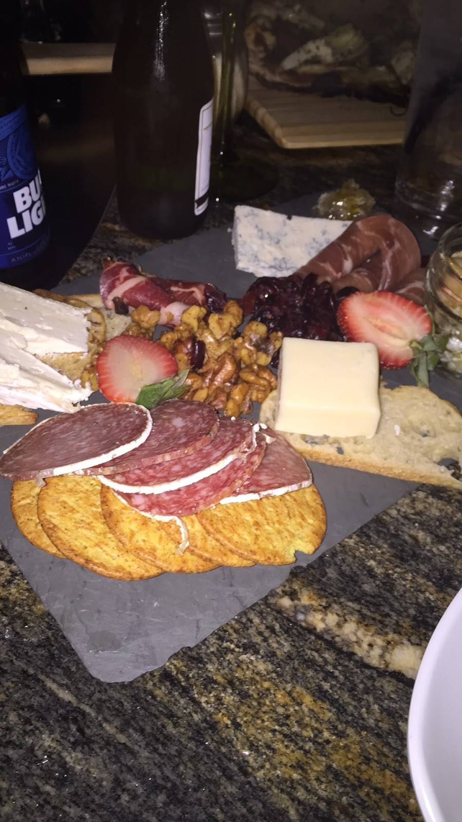 1724 Downtown Bar & Grill | restaurant | 1724 Market St, Redding, CA 96001, USA | 5307681571 OR +1 530-768-1571