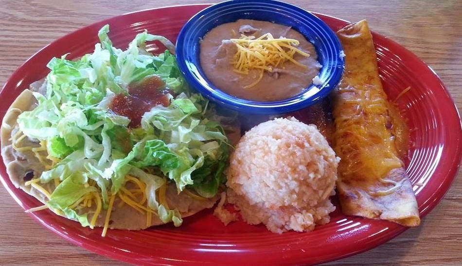Neives Mexican Food & Catering | restaurant | 119 E 9th Ave, Winfield, KS 67156, USA | 6202297600 OR +1 620-229-7600