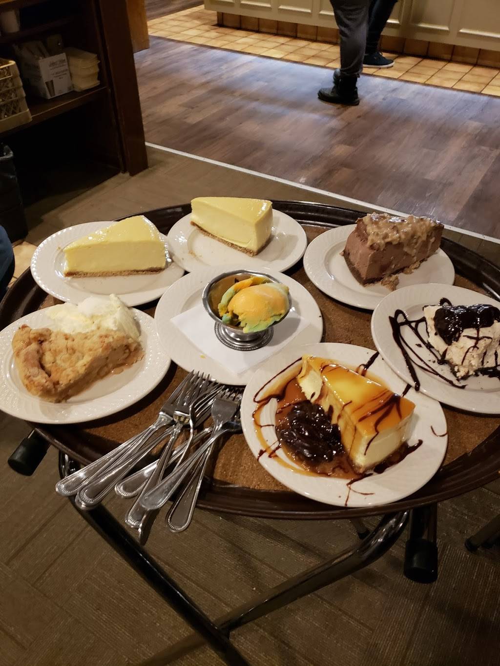 J W Halls Steak & Seafood Inn | restaurant | 2284 Brodhead Rd, Aliquippa, PA 15001, USA | 7243756860 OR +1 724-375-6860