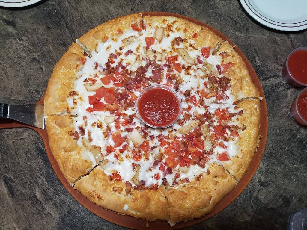 Pizza Hut | meal takeaway | 1401 E Main St, Reedsburg, WI 53959, USA | 6085246333 OR +1 608-524-6333