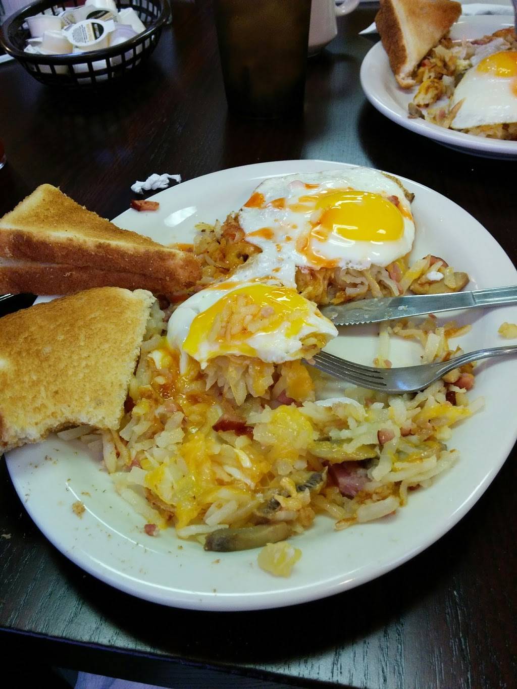 Waffle & Pancake House | restaurant | 11 Truman Street, Charleston, MO 63834, USA | 5736834841 OR +1 573-683-4841