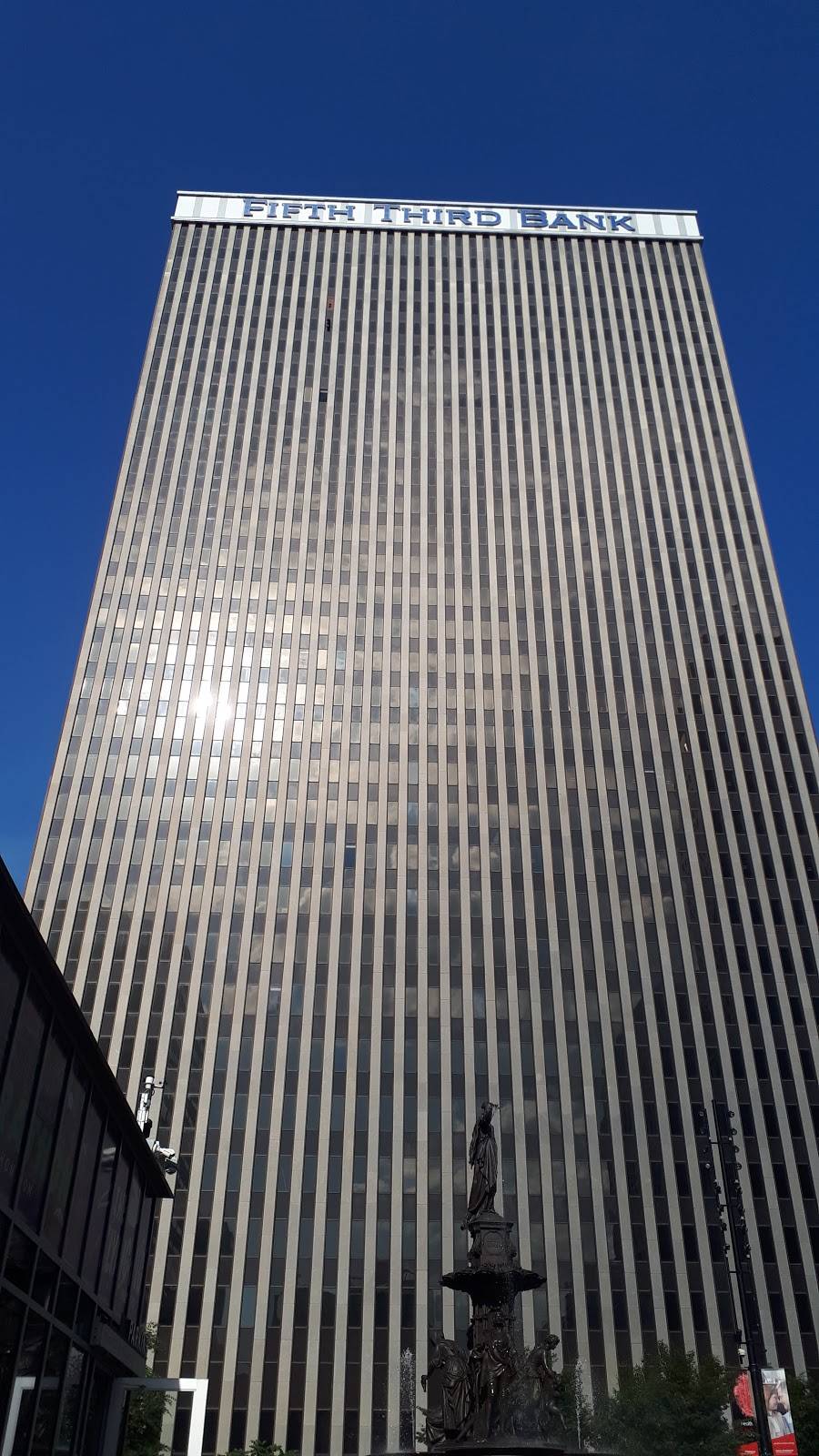 Chipotle Mexican Grill | restaurant | 1 Fountain Square Plaza, Cincinnati, OH 45202, USA | 5135799900 OR +1 513-579-9900