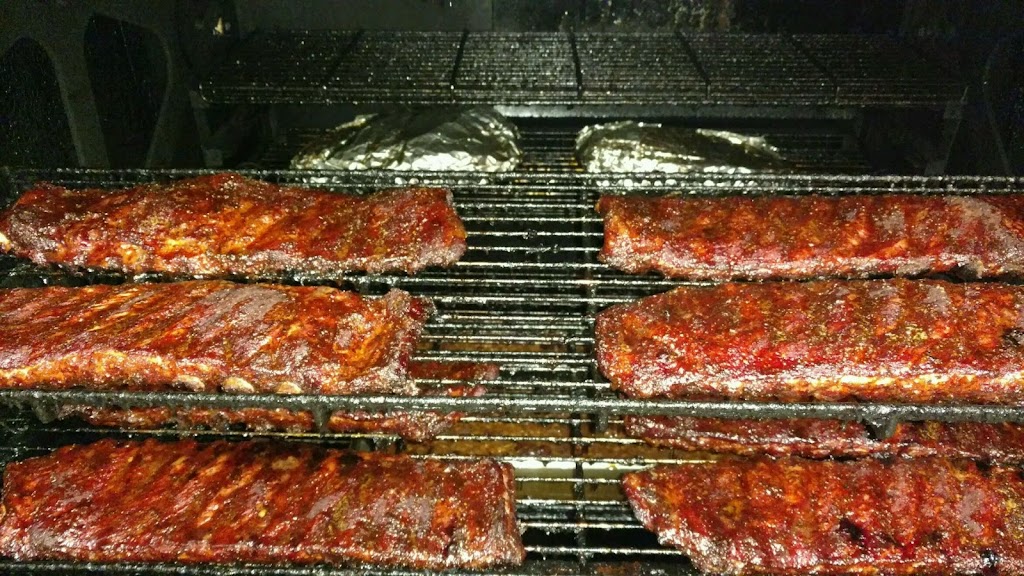 Bradys Smoke House & The Headquarters | restaurant | 825 S 4th Ave, Hill City, KS 67642, USA | 7856320228 OR +1 785-632-0228