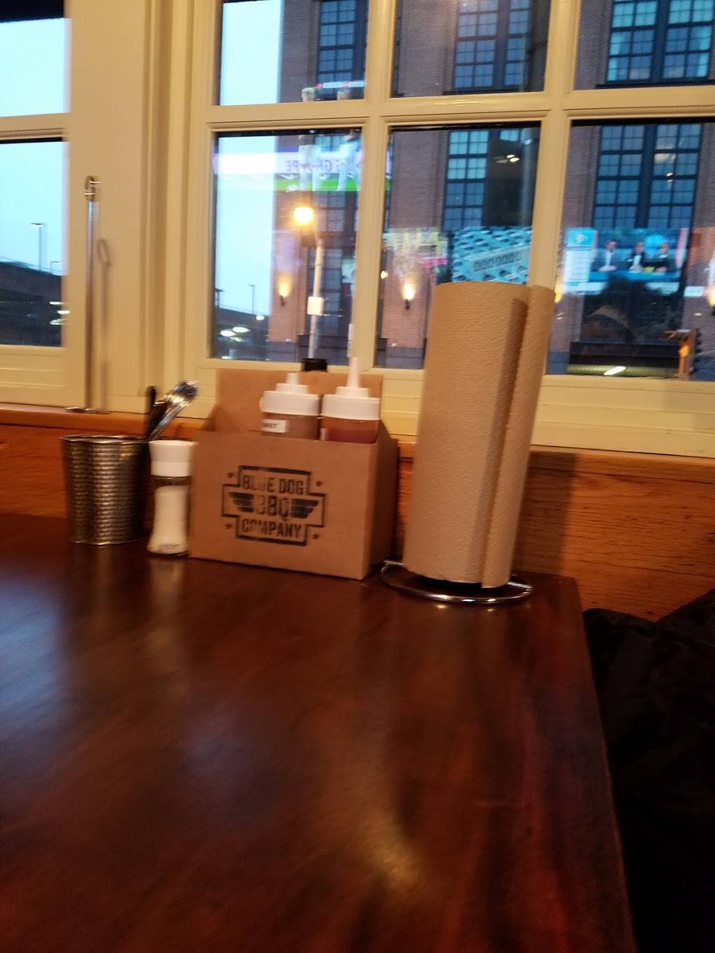 Blue Dog BBQ Company | restaurant | 1300 Bank St, Baltimore, MD 21231, USA | 6672051804 OR +1 667-205-1804