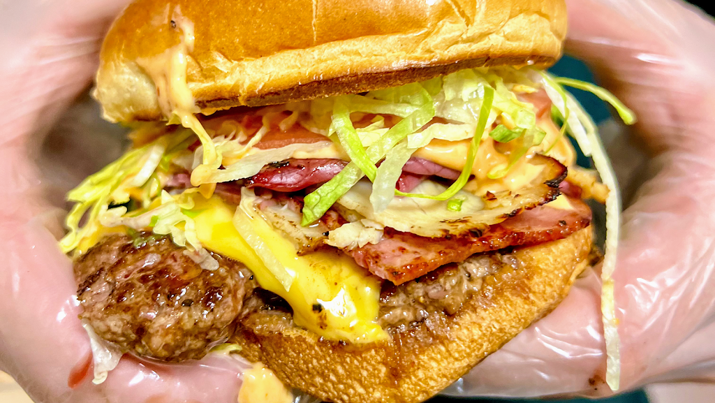 IceBurg | restaurant | 22145 W Outer Dr, Dearborn, MI 48124, USA | 3137685111 OR +1 313-768-5111